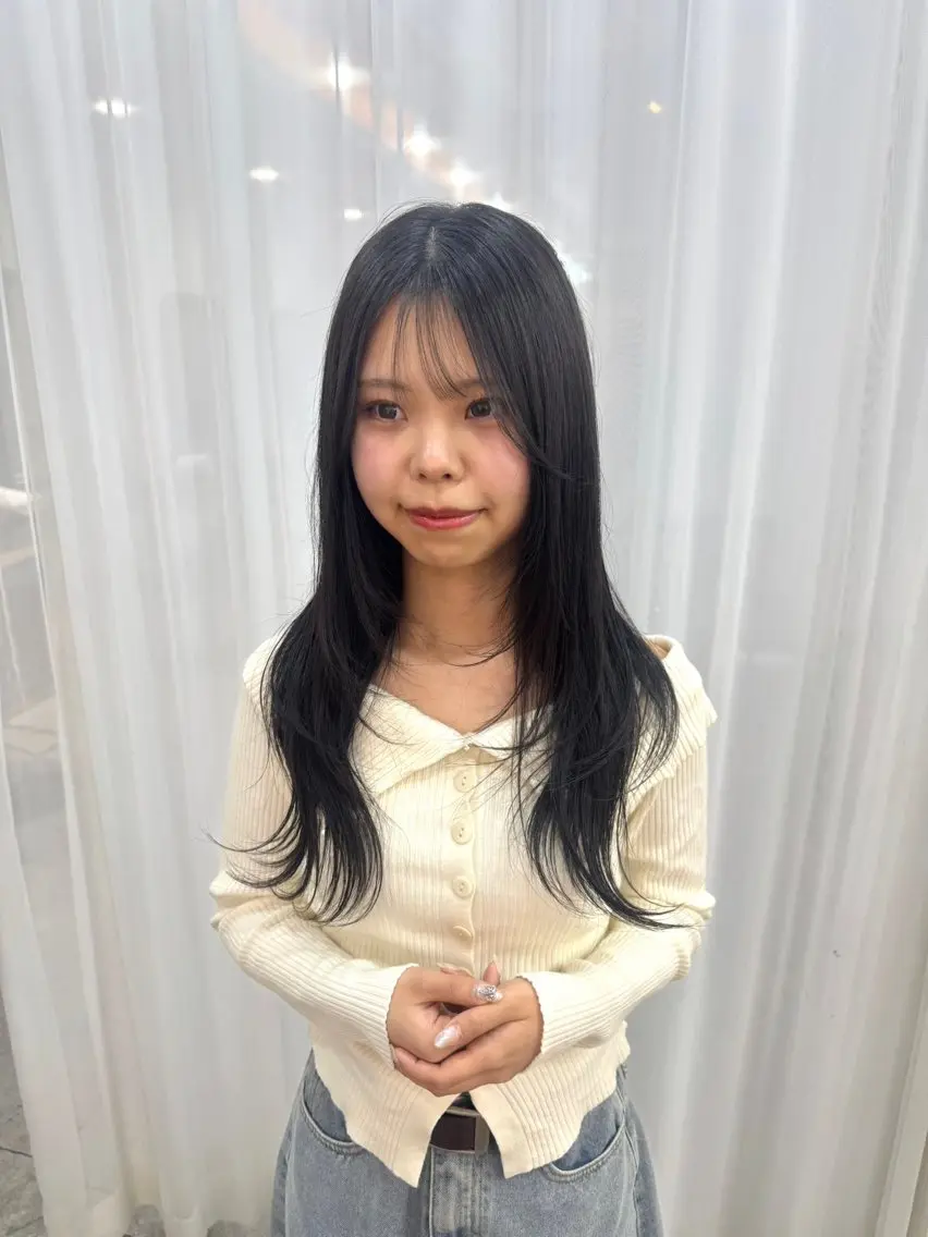 ロング カラー ロングレイヤー 黒髪 ブルーカラー ブルーブラック ハッシュカット 志賀 あずみのヘアスタイル