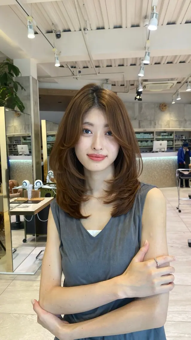 ミディアム カラー 齊藤 愛佳のヘアスタイル