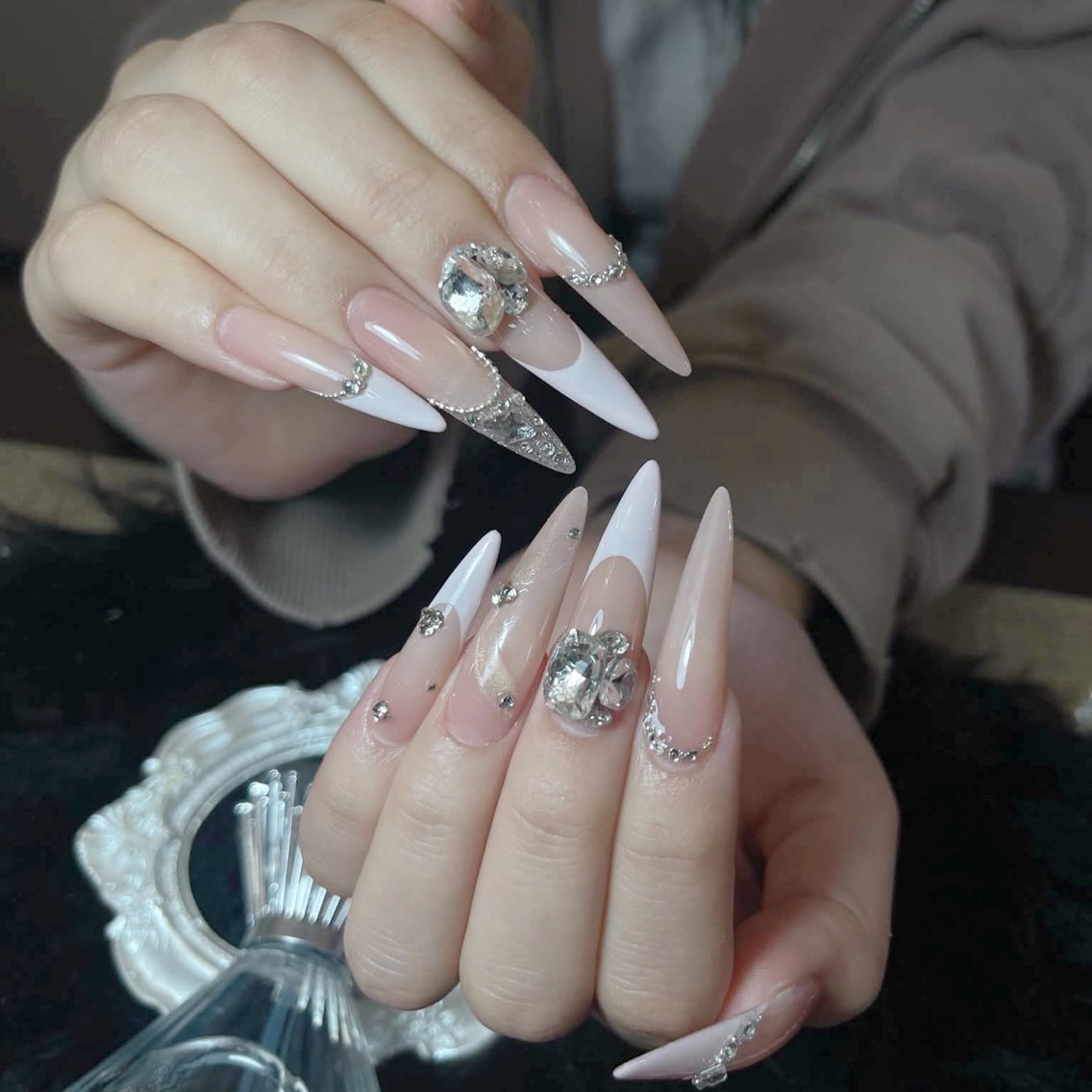 ネイル オーロラネイル 長さ出し フラッシュネイル フレンチネイル ジェルネイル ハンドネイル Amee Nail Salonのネイルデザイン
