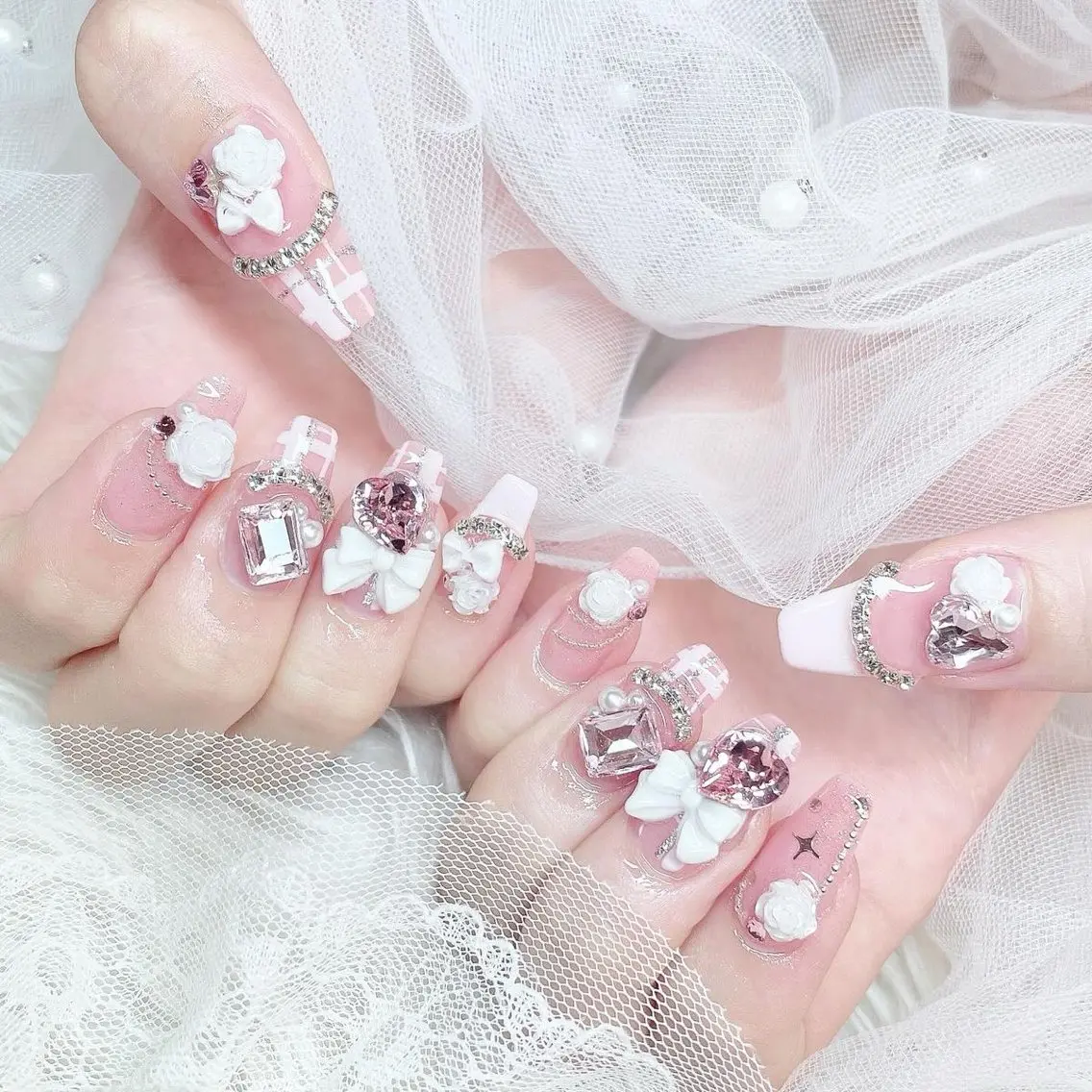 ネイル 長さ出し グラデーション 卒業式 キラキラネイル マグネットネイル Lee Nailsのネイルデザイン