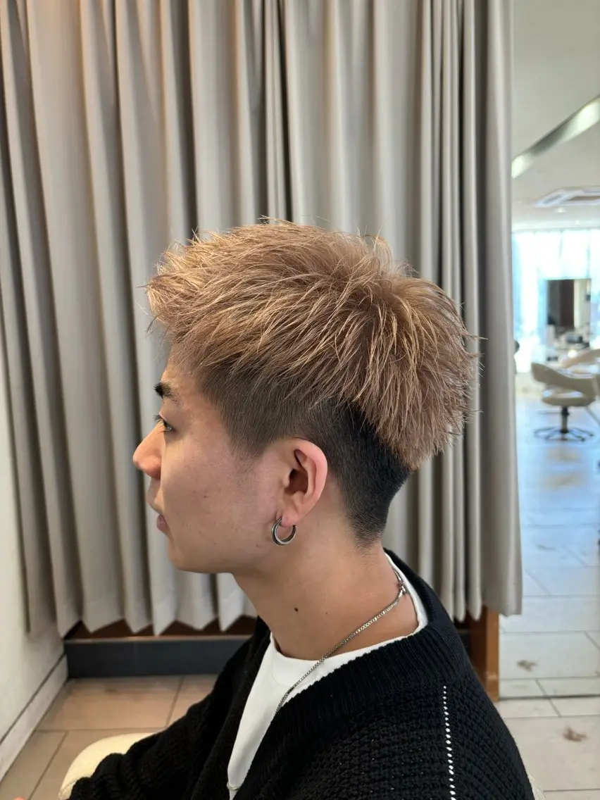 ショート カラー メンズ アップバング メンズハイトーン ハイトーンカラー ショートヘア カット ヘアカラー メンズパーマ/ メンズカット/渡邊亘のヘアスタイル