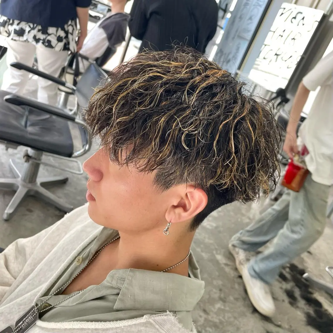 ショート カラー パーマ メンズ メンズハイライト マッシュ ハイライトカラー ハイライト カット ヘアカラー パーマ メンズ特化美容師/ 藤戸 椋のヘアスタイル