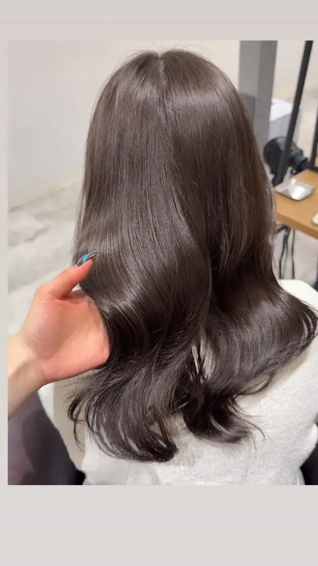 ミディアム カラー 透明感カラー ヘアカラー トリートメント 紅都🫧 透明感水光カラーのヘアスタイル