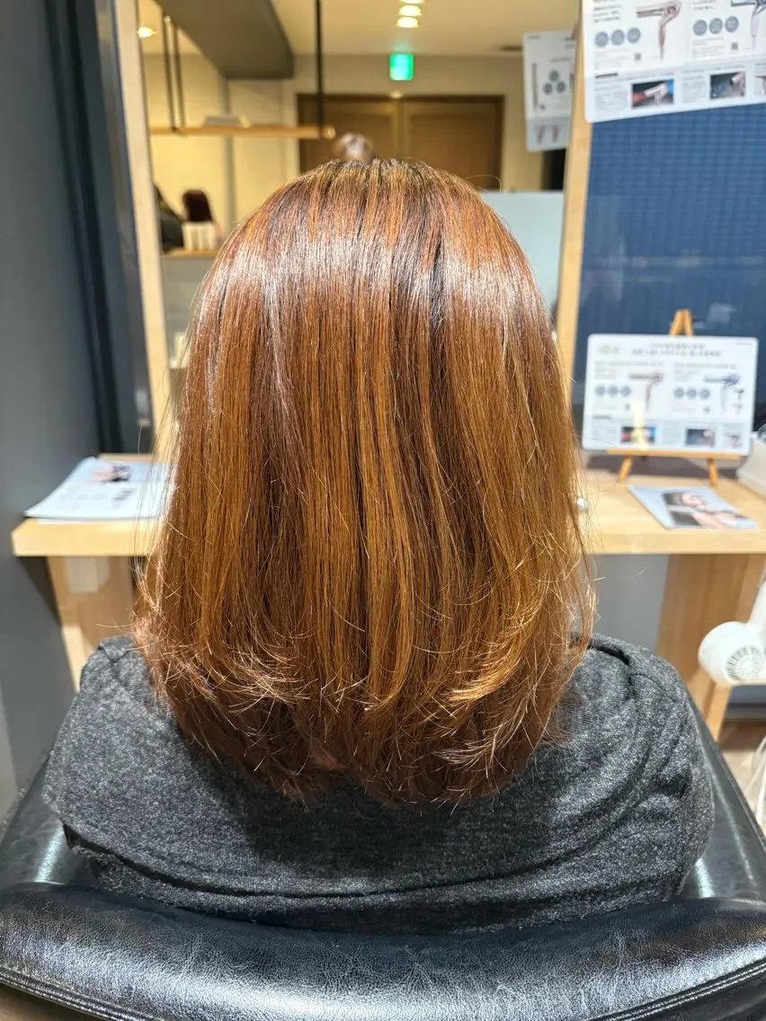 ミディアム くびれヘア レイヤーカット 外ハネヘア 荒木 帆香のヘアスタイル