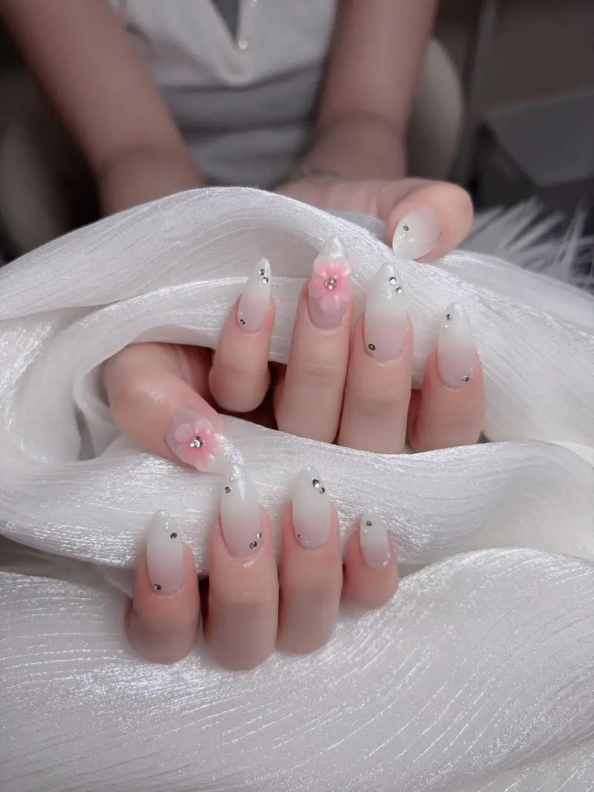ネイル ハンドネイル Swan Nail Salonのネイルデザイン