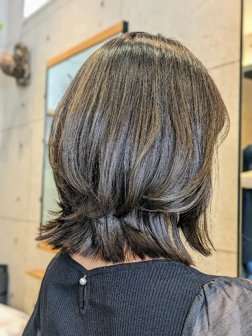 ミディアム ボブ くびれヘア レイヤーカット ヘアカラー トリートメント 根岸 進のヘアスタイル
