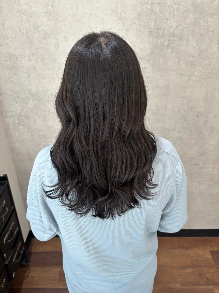 セミロング 艶髪/透明感カラー 下山 萌華のヘアスタイル