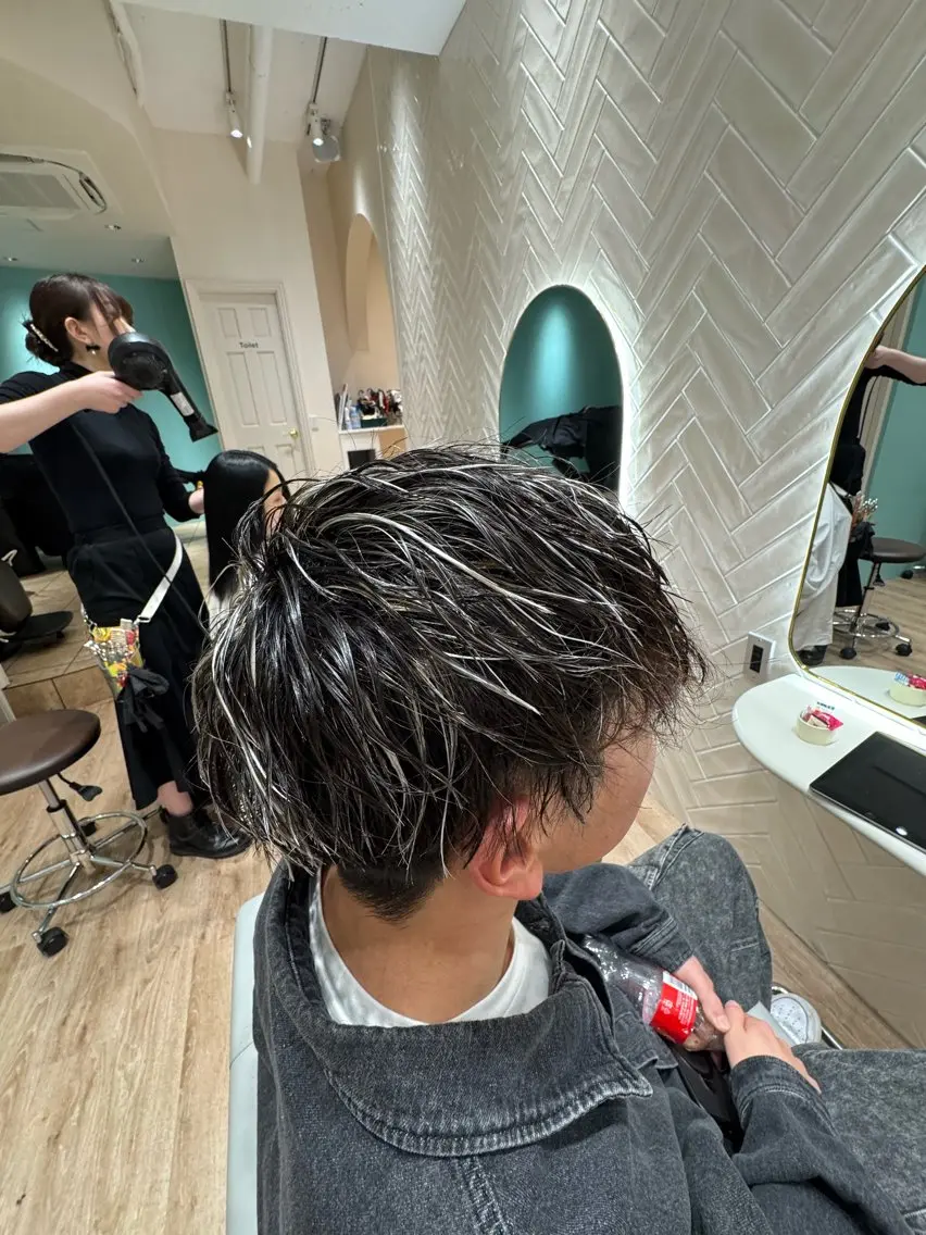 カラー メンズ メンズメッシュ メッシュ カット ヘアカラー 河添 麗菜のヘアスタイル