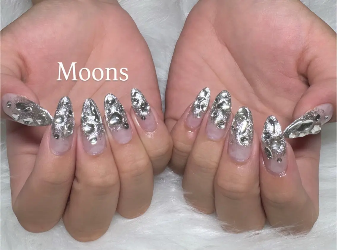 ネイル Moons nail 💅✨のネイルデザイン