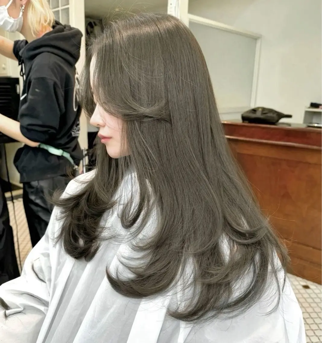 セミロング カット ヘアカラー トリートメント 🦋高屋敷陸🦋 レイヤー/ハイトーンのヘアスタイル