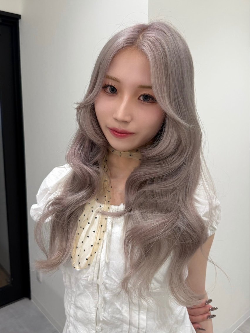 ロング カラー ブリーチ ヘアカラー XIA AIMIのヘアスタイル
