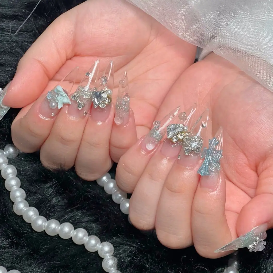 ネイル オーロラネイル クリアネイル 成人式 フラッシュネイル ジェルネイル ハンドネイル Amee Nail Salonのネイルデザイン