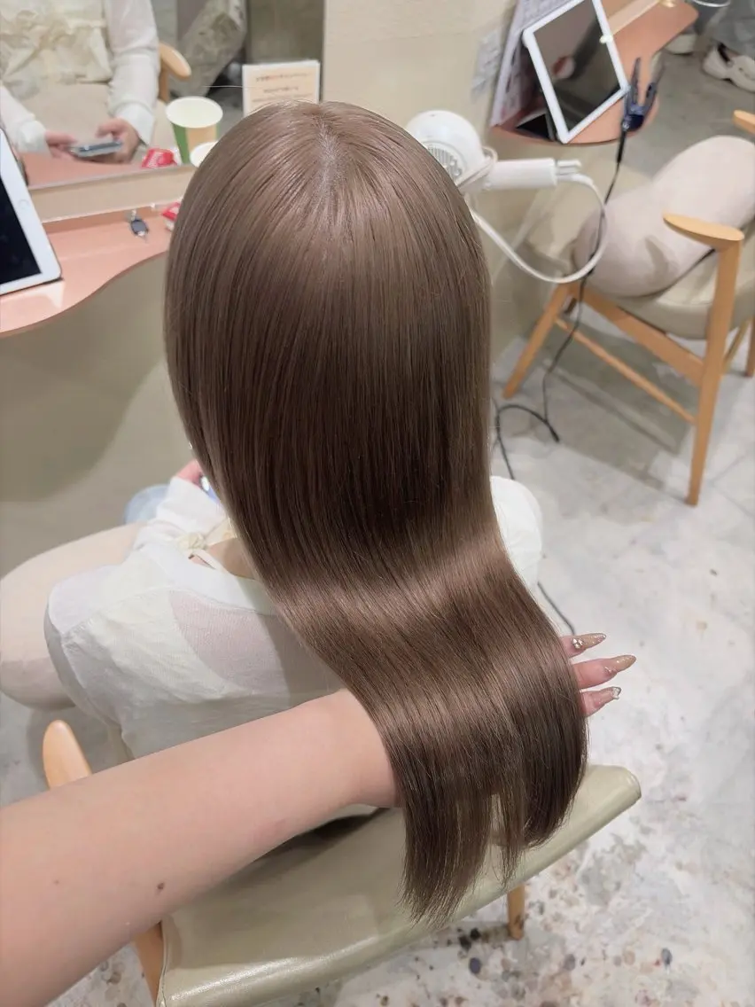 セミロング ヘアカラー ✨艶々ベージュカラー 🫧/ Ririkaのヘアスタイル