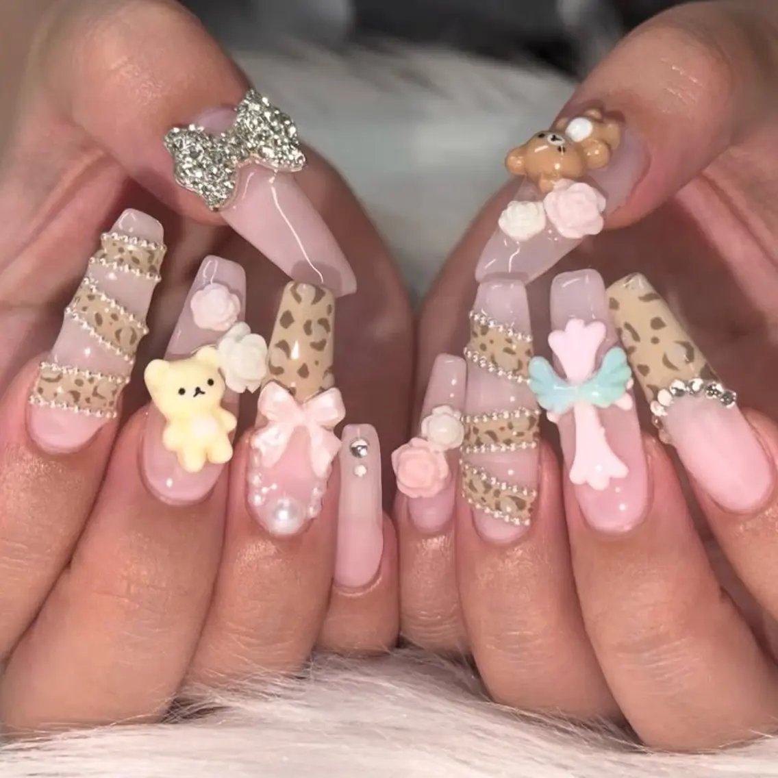 ネイル チークネイル ドット フットネイル フレンチネイル グラデーション ハンドネイル ハンドケア Nihonthy Nail 新宿のネイルデザイン