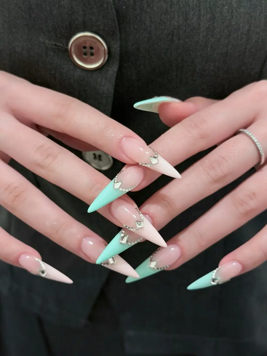 ネイル チークネイル ドット フレンチネイル グラデーション ハート ハンドネイル Julli NailStudioのネイルデザイン