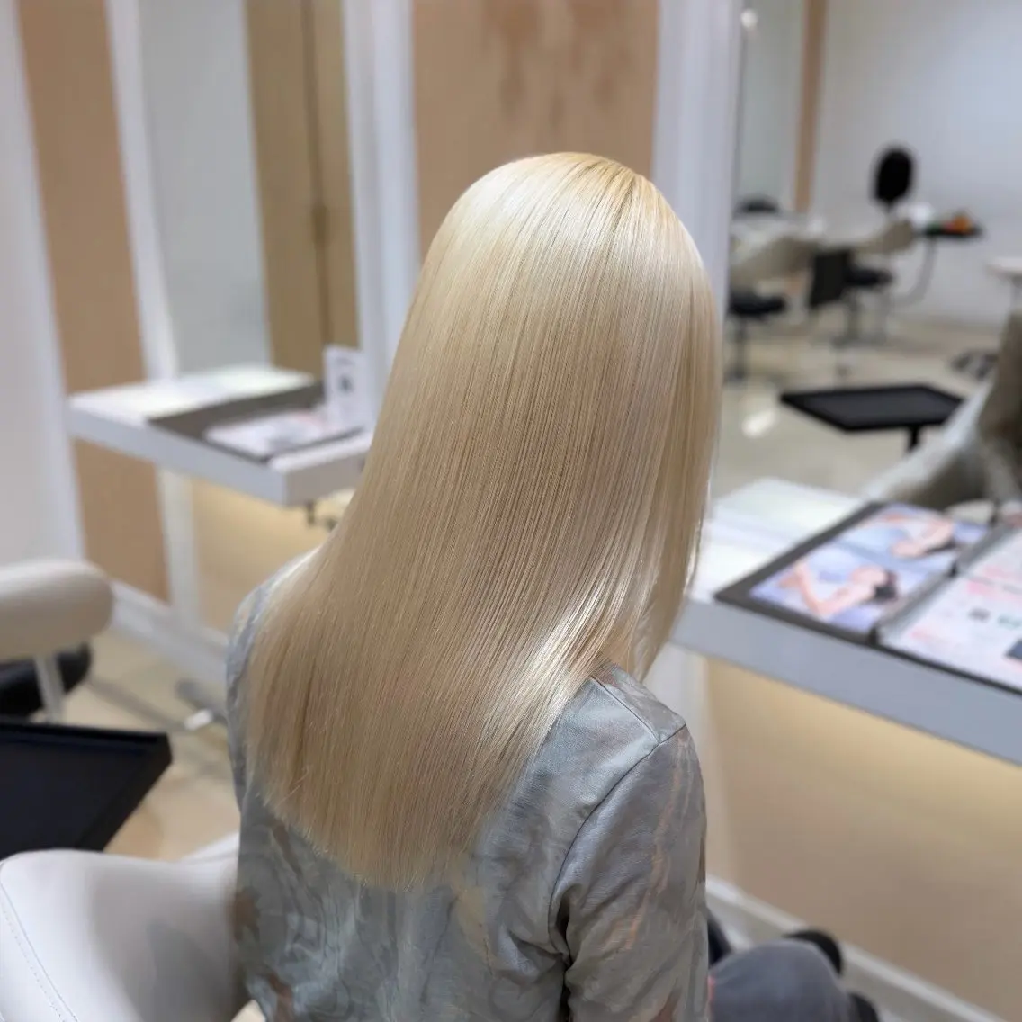 ロング カラー ブリーチ 抜きっぱなしブロンド ブロンド ホワイトブロンド ロング ヘアカラー ☆Ash中目黒 浦野遥☆*。のヘアスタイル