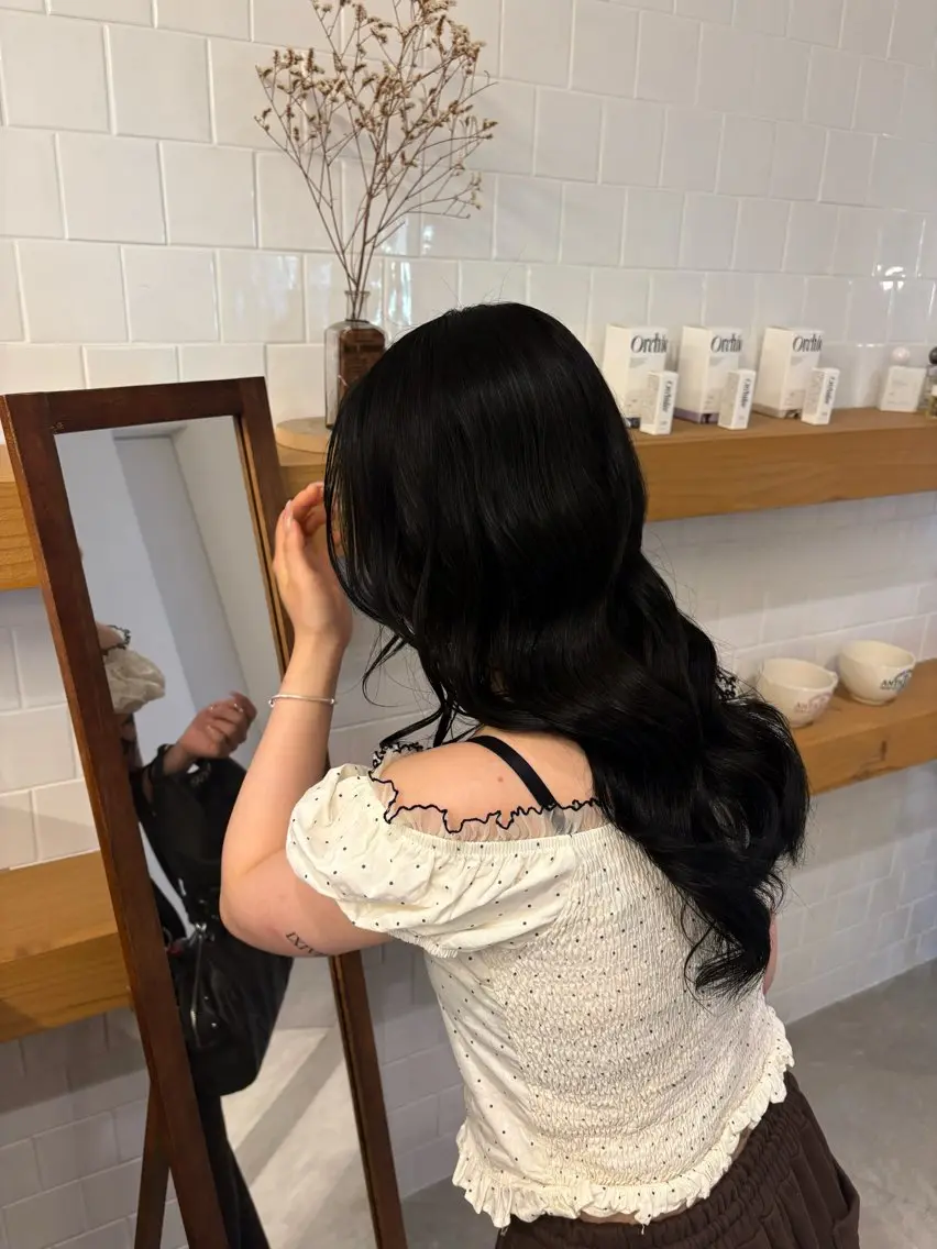 カラー 黒髪 sara :のヘアスタイル