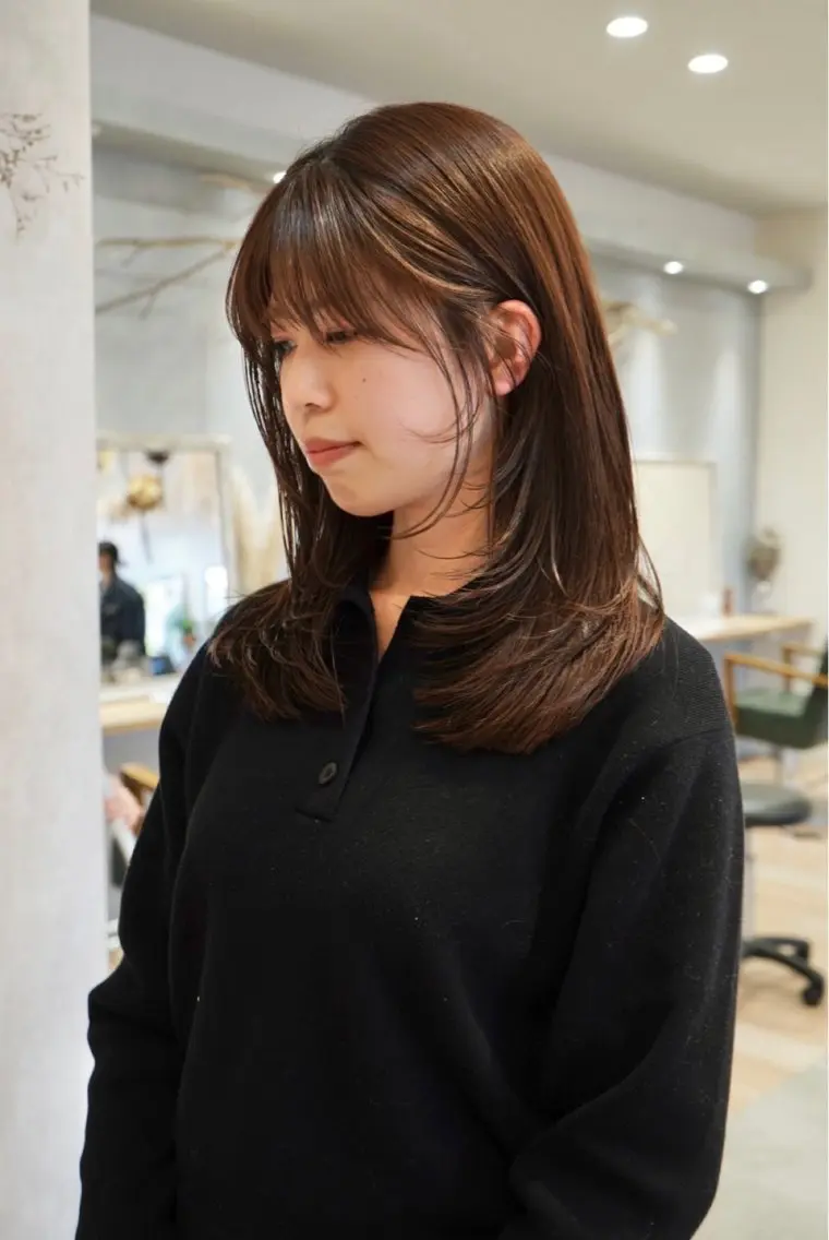 セミロング 吉原 由菜のヘアスタイル