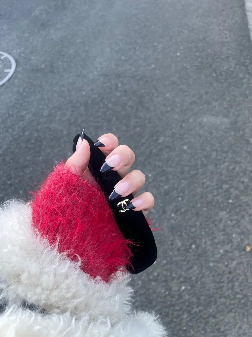 ネイル フレンチネイル 𝙃𝙞𝙣𝙖 M.SLASH 🎀のネイルデザイン