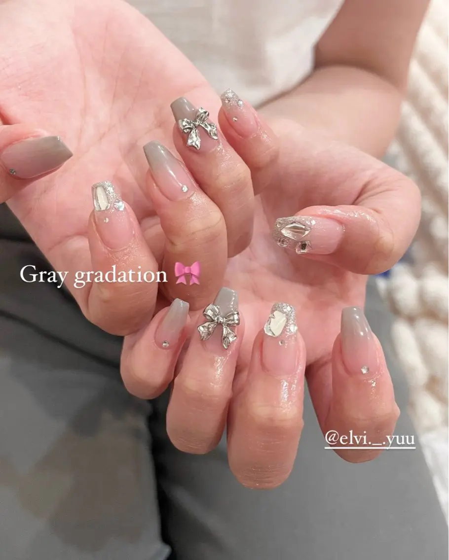 ネイル ストーンネイル SALON ELVI.のネイルデザイン