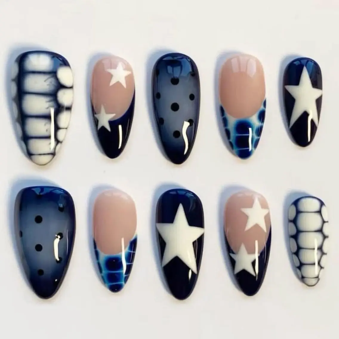 ネイル チークネイル ドット フレンチネイル グラデーション 韓国ネイル ハンドネイル Lisa Nail Salonのネイルデザイン