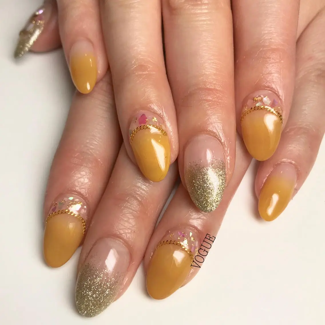 ネイル 黄色 ハンドネイル VOGUE ×SWANのネイルデザイン