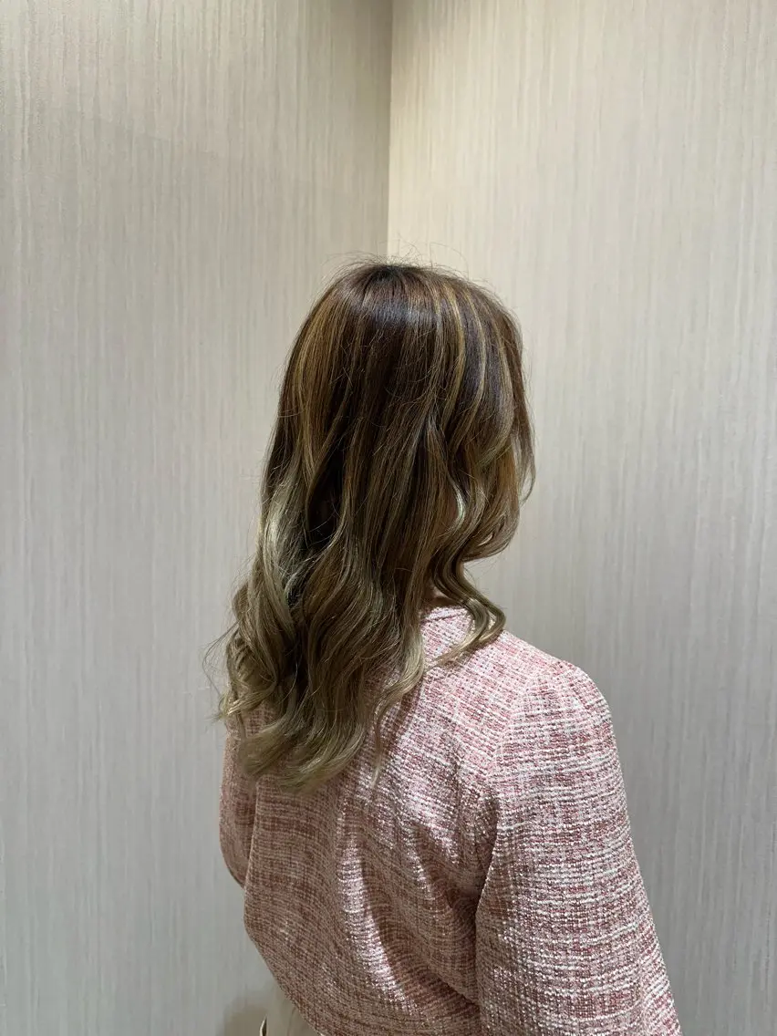 ロング 石原 麻菜のヘアスタイル