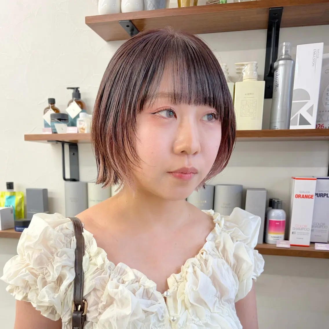 ショート カラー ボブレイヤー ブリーチ イヤリングカラー ブリーチなしカラー ボブ カット ヘアカラー トリートメント 初めてのショート お任せください✂️のヘアスタイル