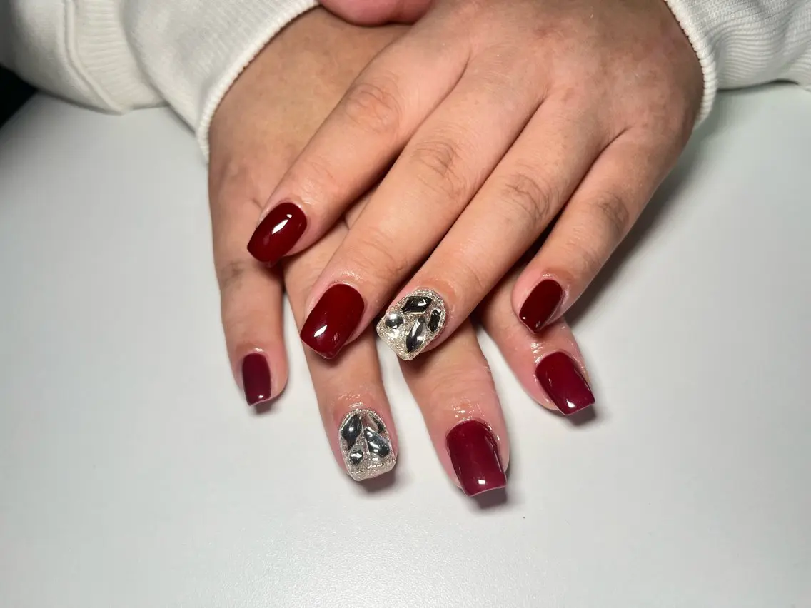 ネイル ボルドー キラキラネイル ワンカラーネイル Nail salon Caco.のネイルデザイン