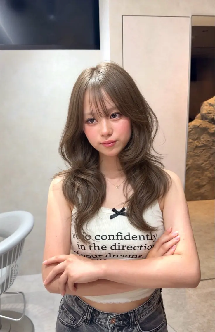 ロング 顔まわりレイヤー 顔周りカット ハイレイヤー レイヤーカット ローレイヤー カット ヘアカラー トリートメント MOMOHA/ 🍑レイヤーカットのヘアスタイル