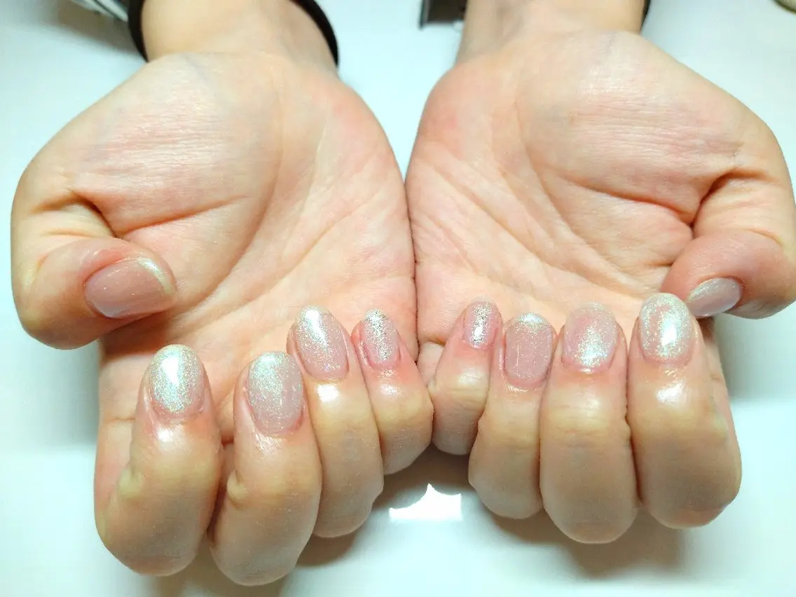 ネイル ホワイト 鐙 桃華のネイルデザイン