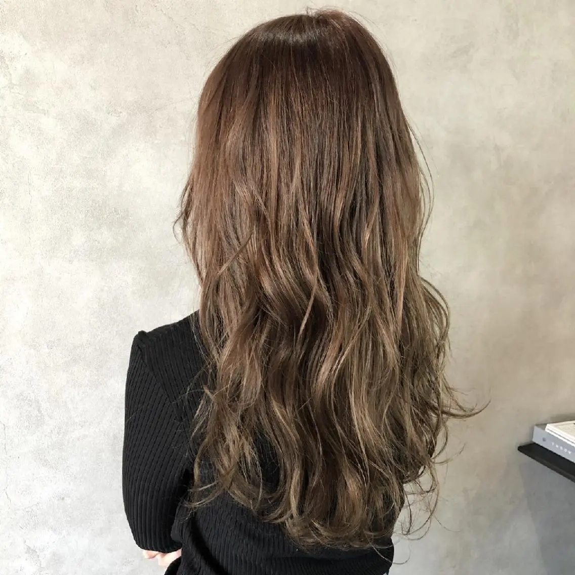 カラー ミディアム ベージュカラー looker ルーカーのヘアスタイル