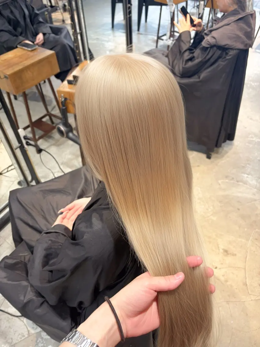 ロング カラー ベージュカラー ブロンド ハイトーンカラー ハイトーンベージュ ミルクティーベージュ ヘアカラー トリートメント ヘアセット 似合わせベージュ 🍯ayumi🍯のヘアスタイル