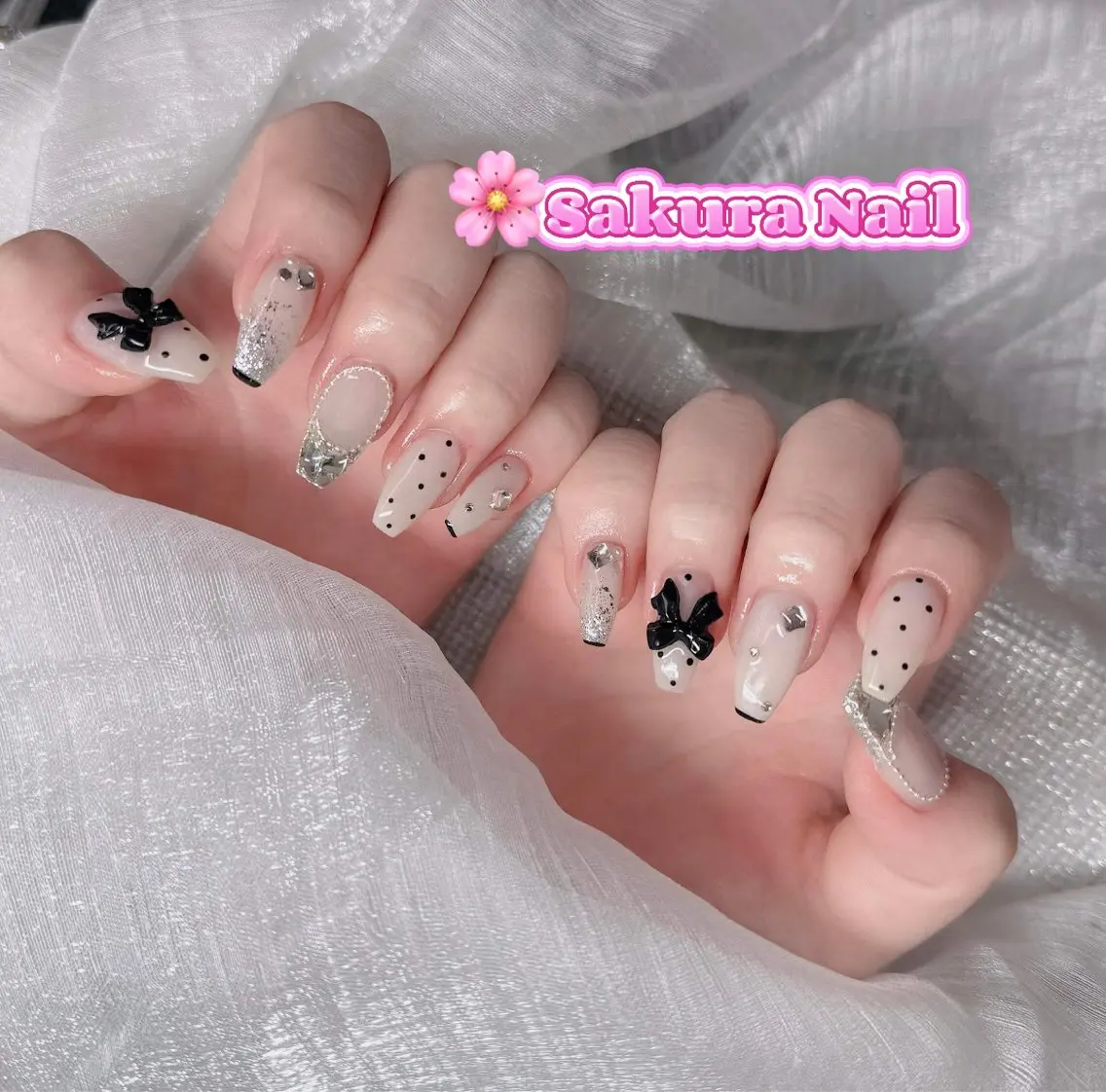 ネイル アートネイル オーロラネイル ボルドー チークネイル フレンチネイル ハンドネイル Sakura Nail Salonのネイルデザイン