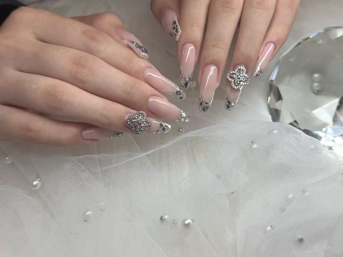 ネイル フレンチネイル ガラスフレンチ nagi nailのネイルデザイン
