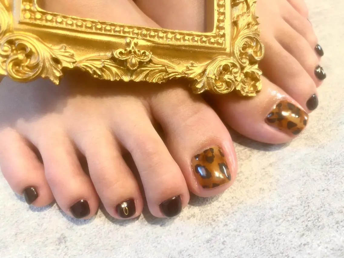 ネイル べっ甲ネイル フットネイル 冬ネイル 美爪&巻き爪ケア❤️ ネイルサロンNANOのネイルデザイン