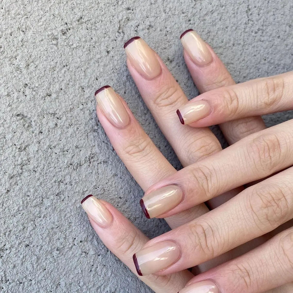 ネイル ボルドー フレンチネイル ネイルチップ ハンドネイル Nail Adore.のネイルデザイン