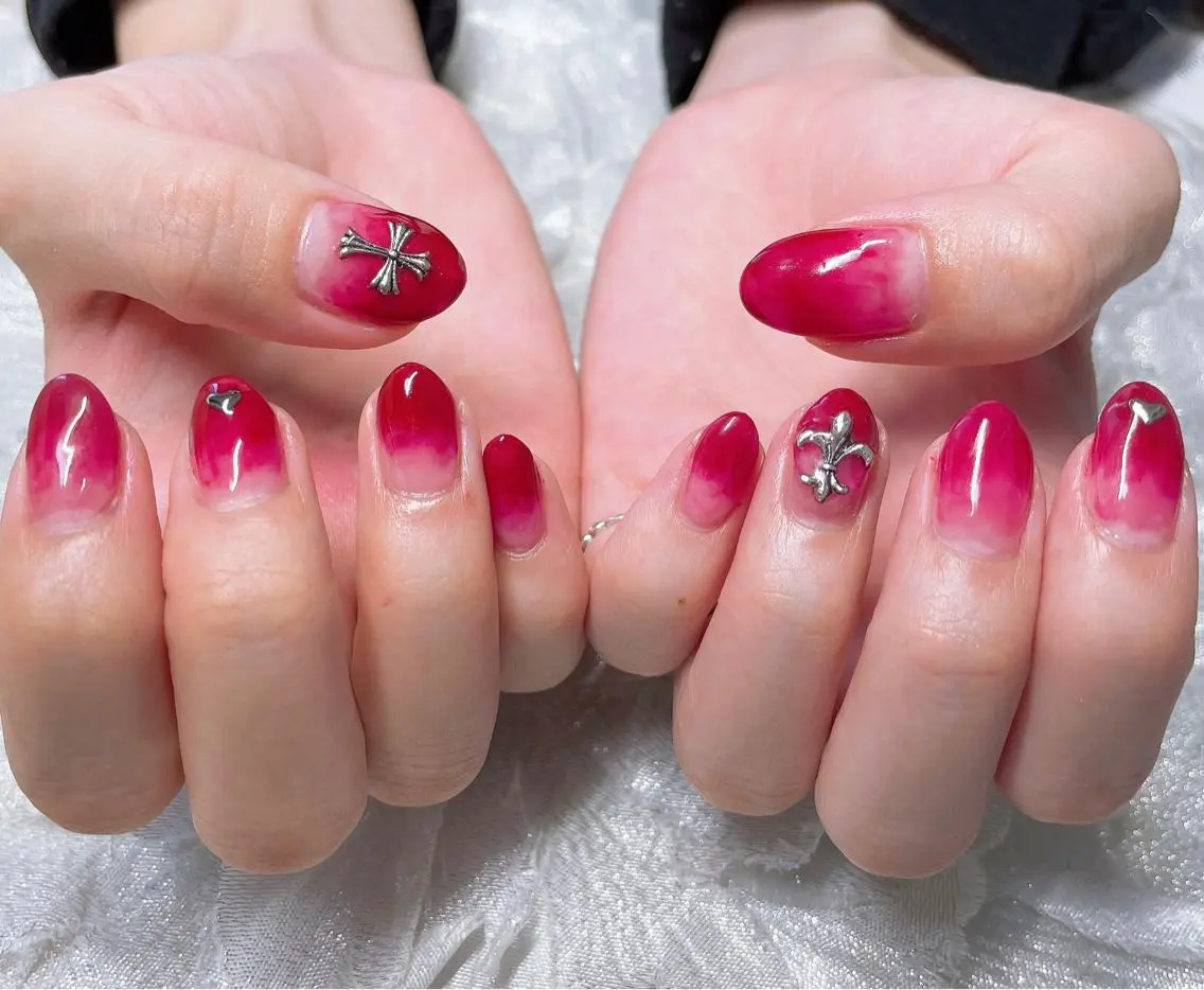 ネイル ニュアンスネイル 赤色 遠藤 唯菜のネイルデザイン