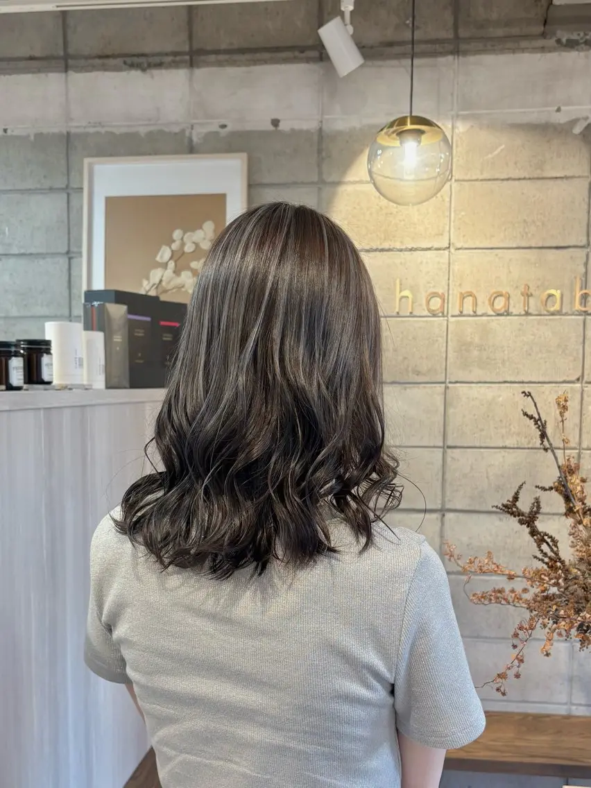 セミロング カラー カット ヘアカラー トリートメント 眞名子 瑞紀のヘアスタイル