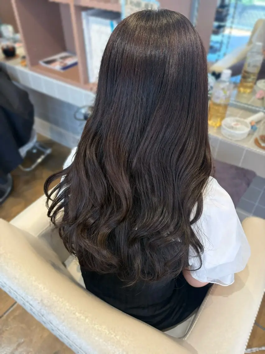 セミロング カット ヘアカラー 秋吉 結愛のヘアスタイル