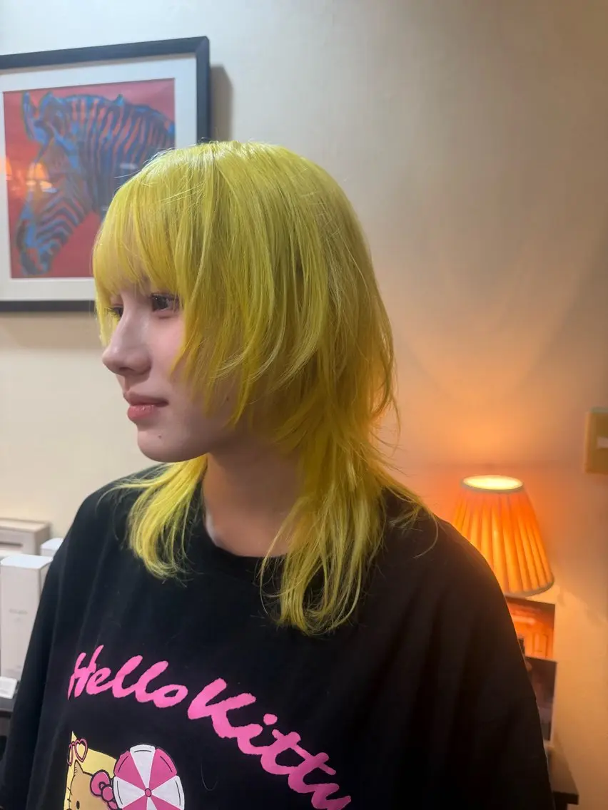 ミディアム カラー イエローカラー カット ヘアカラー レイヤーカット🫧 サーシャのヘアスタイル