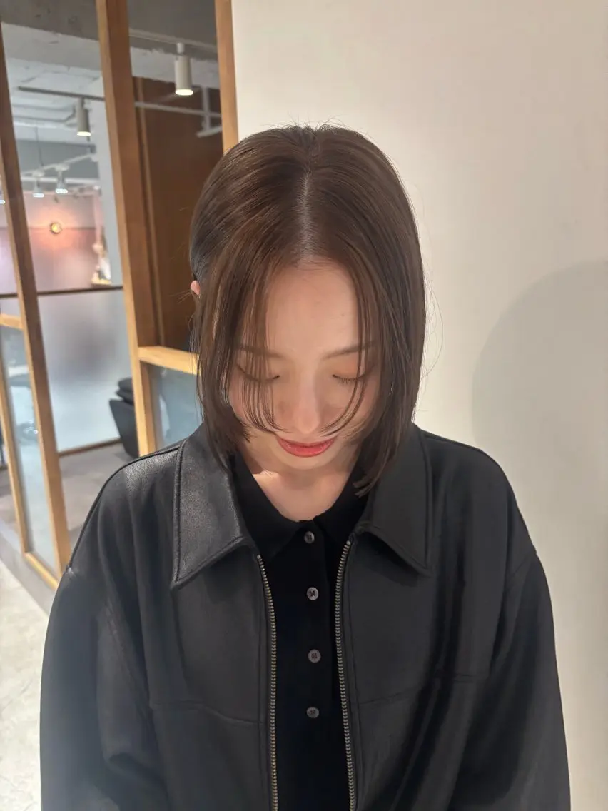 ショート カラー アッシュ ベージュカラー ブリーチ 透明感カラー ダブルカラー カット ヘアカラー トリートメント mei|顔まわり ×透明感カラーのヘアスタイル