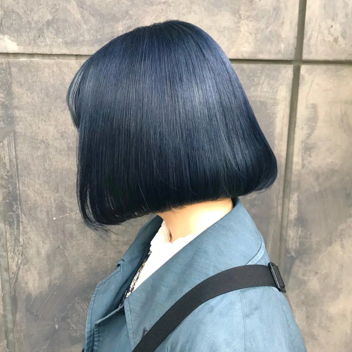 ショート カラー ブリーチ ブルーカラー ネイビーカラー タンバルモリ ムルギョル巻き K-POP好き美容師 🇰🇷Kai.Yのヘアスタイル