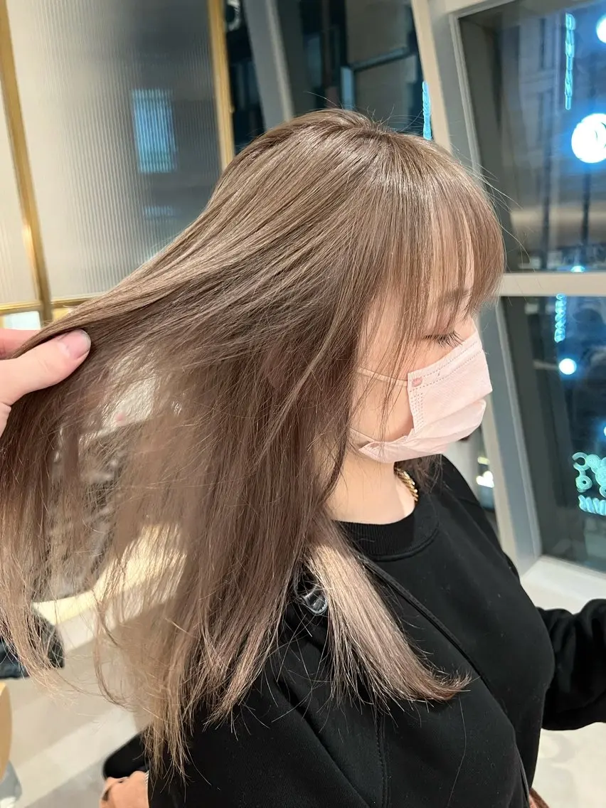 セミロング カラー アッシュ アッシュブラウン ブリーチ ブラウンカラー ケアブリーチ ヘアカラー トリートメント ヘアセット レイヤー専門家 ダブルカラー修のヘアスタイル