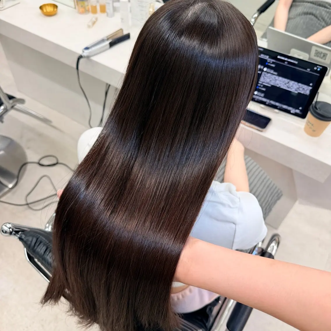 ロング レイヤーカット カット 縮毛矯正 トリートメント mei / レイヤー 顔まわり 🤍のヘアスタイル