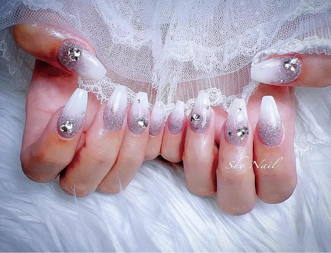 ネイル チークネイル 長さ出し フレンチネイル ガラスフレンチ グラデーション ハンドネイル ISA_ BELLAのネイルデザイン