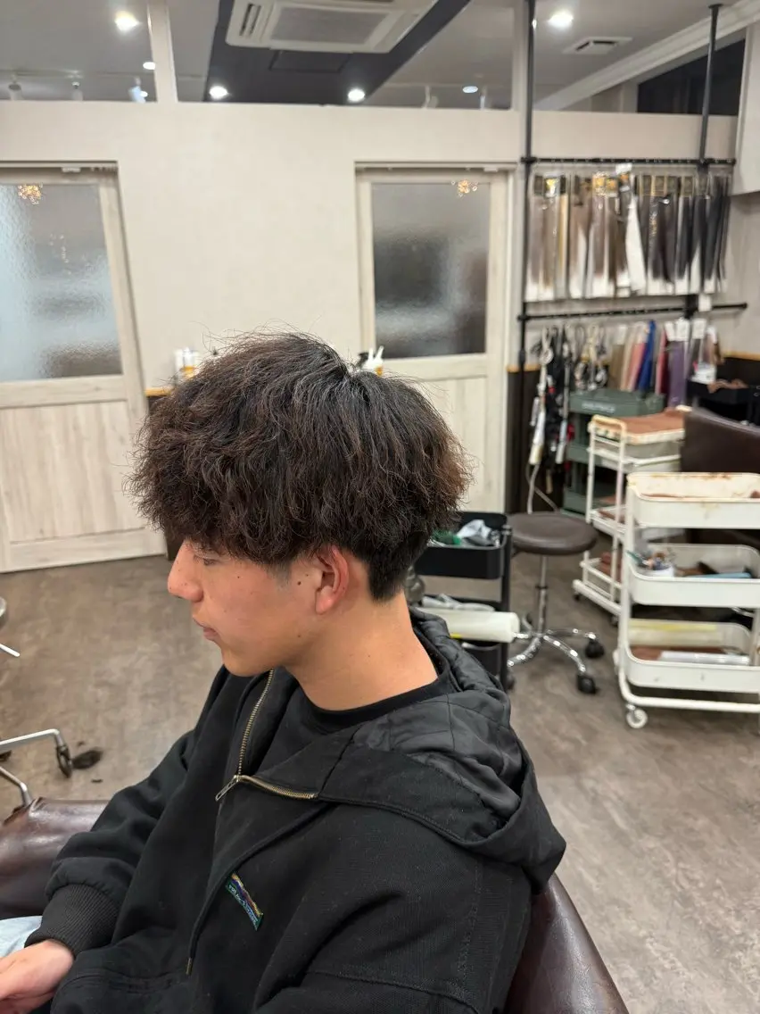パーマ メンズ メンズパーマ ツイストスパイラルパーマ スパイラルパーマ カット ヘアカラー トリートメント 艶カラー✨️派手髪 🦄renのヘアスタイル