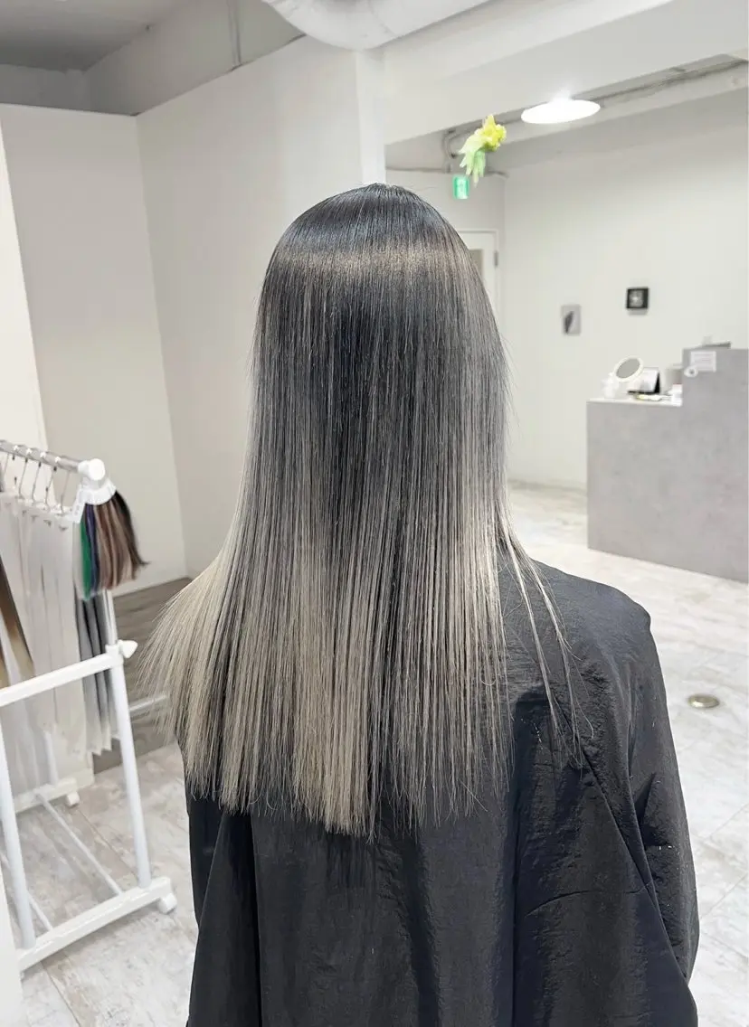 セミロング カラー バレイヤージュ シルバー ホワイトシルバー レイヤーカット ヘアカラー トリートメント 指名数No.1 /NAOYAのヘアスタイル