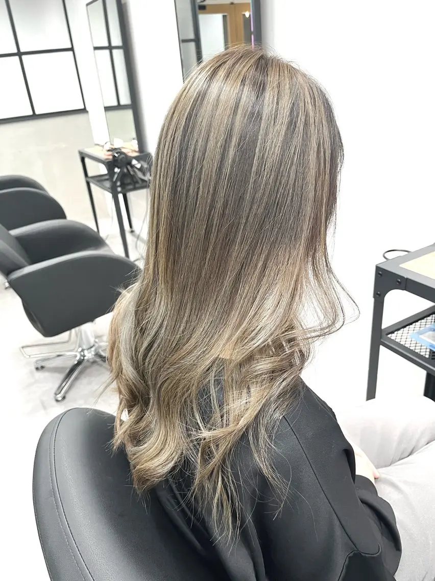 ロング カラー ヘアアレンジ ヘアカラー トリートメント 松下 倫子のヘアスタイル