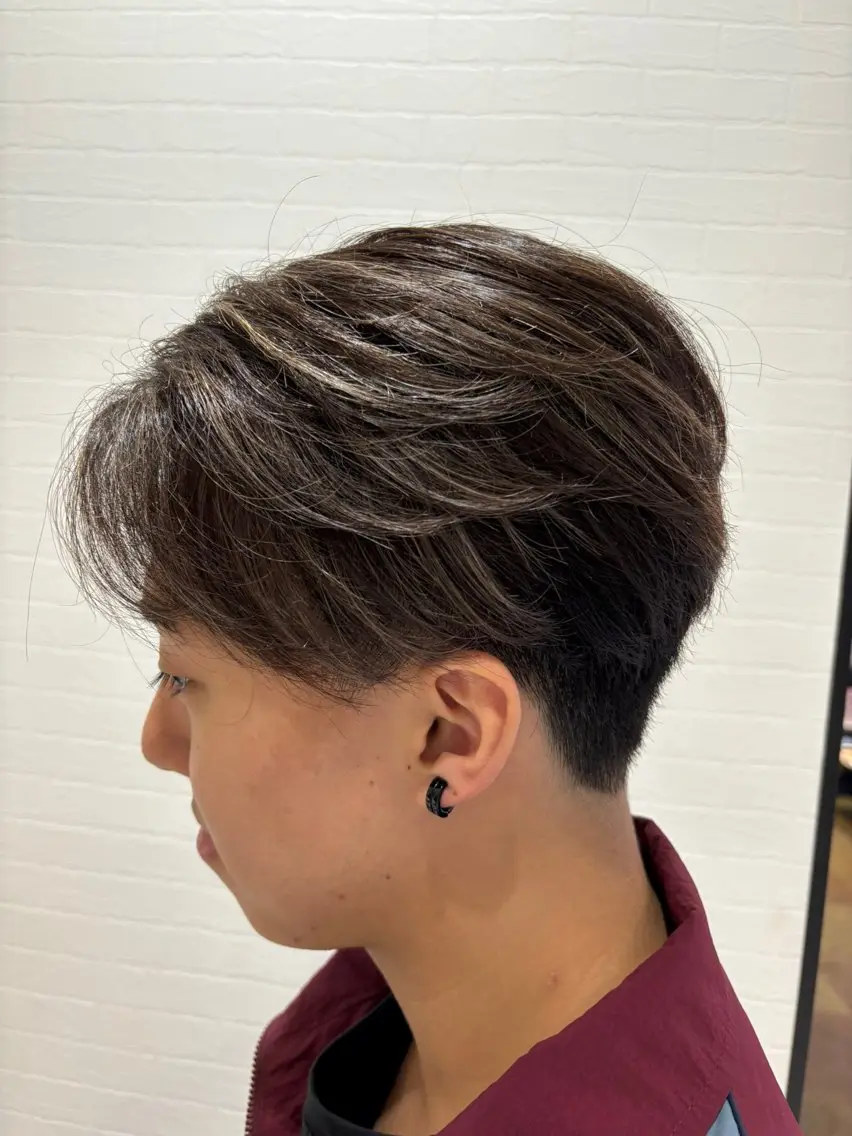 メンズ センターパート メンズハイライト ヘアカラー 渡辺 広輝のヘアスタイル